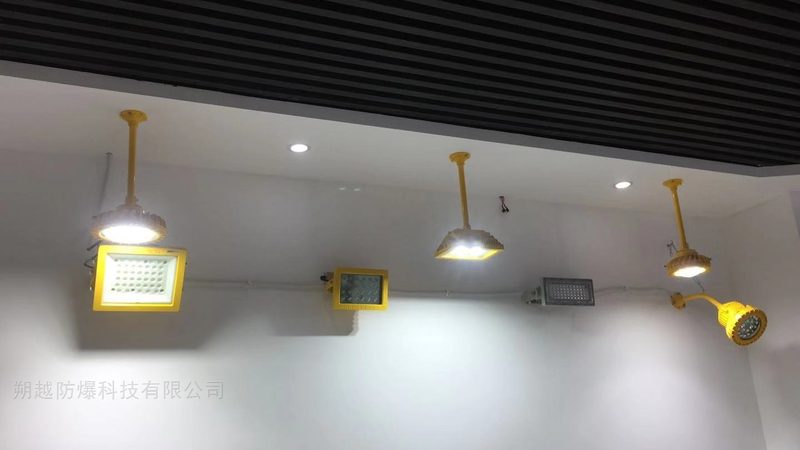 雷士与欧普面板灯：性能对比与选购要点